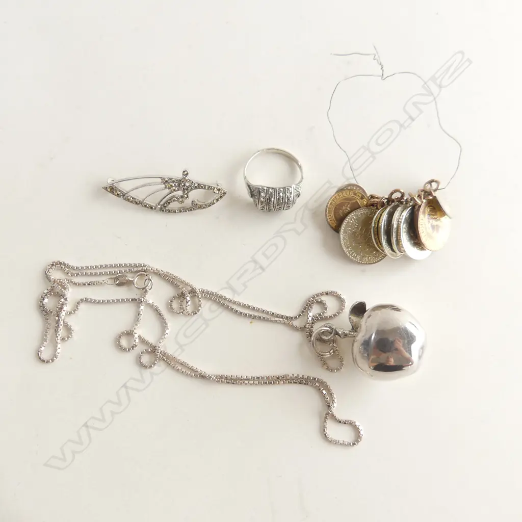 SM BAG JEWELLERY; STG CHAIN & APPLE PENDANT, MARCASITE RING & BROOCH (A/F) & 11 ASST COIN CHARMS Image 1++