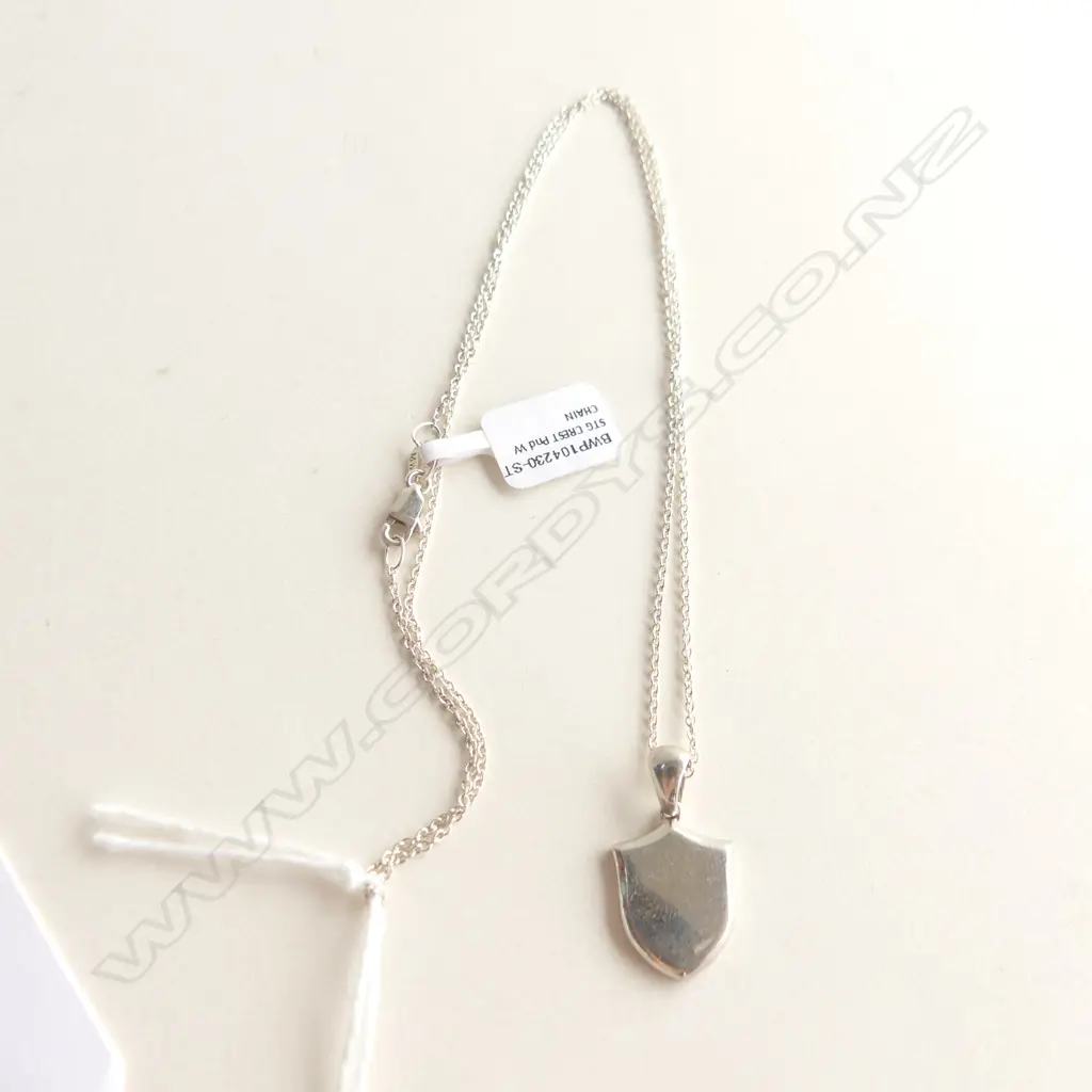 STG SILVER CREST PENDANT & CHAIN  Image 1++