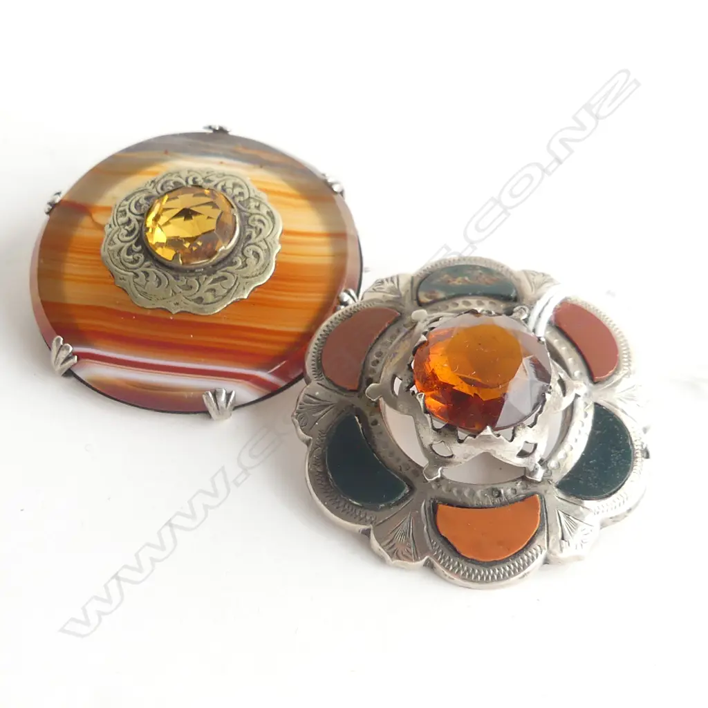 2 SCOTTISH AGATE & SILVER METAL BROOCHES  Image 1++