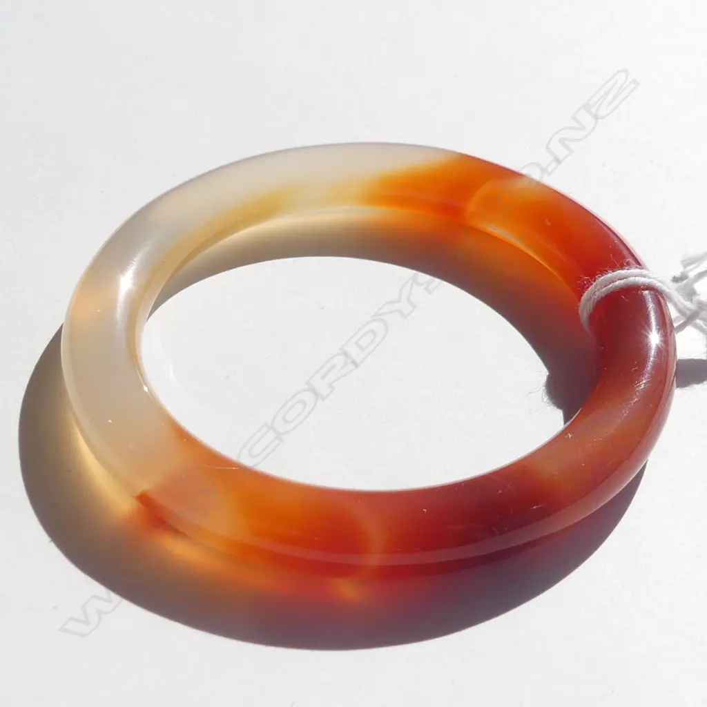 BANDED AGATE BANGLE RED & OPAQUE (20607) Image 1++