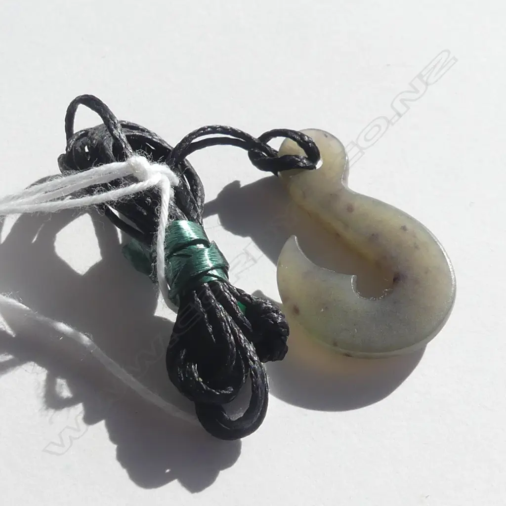 POUNAMU (GREENSTONE) SM FISH HOOK PENDANT (L 30MM) ON BLACK WAXED ADJUSTABLE CORD Image 1++