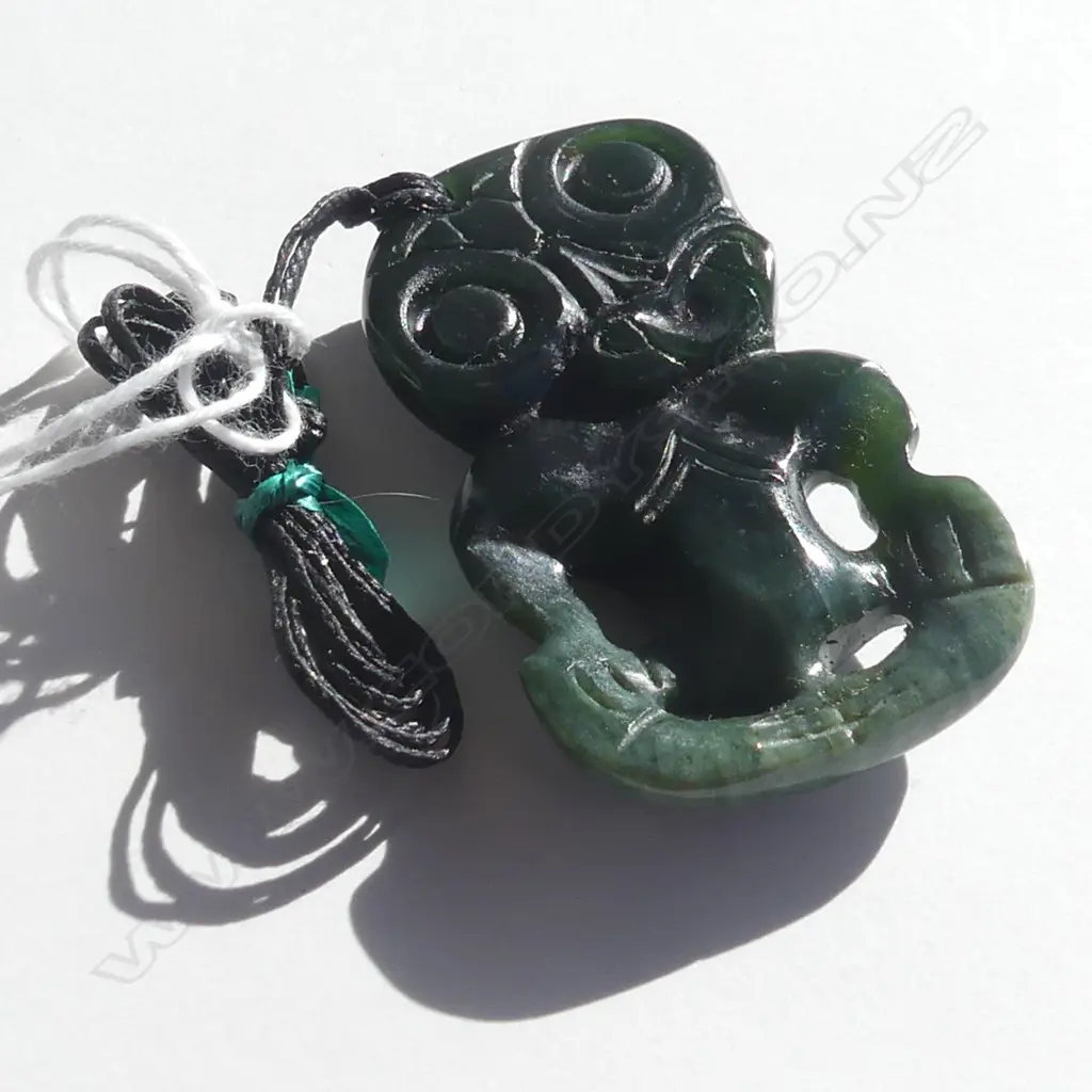 POUNAMU (GREENSTONE) LG TIKI PENDANT (L.50MM) ON BLACK WAXED ADJUSTABLE CORD Image 1++