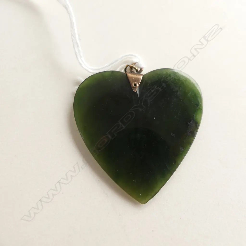 C1900 POUNAMU HEART PENDANT GOLD MOUNT Image 1++