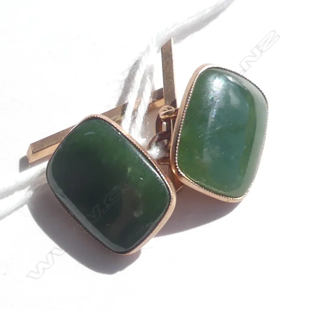 PR EARLY 20THC 9CT GOLD & POUNAMU CUFFLINKS (19817)  Image 1++