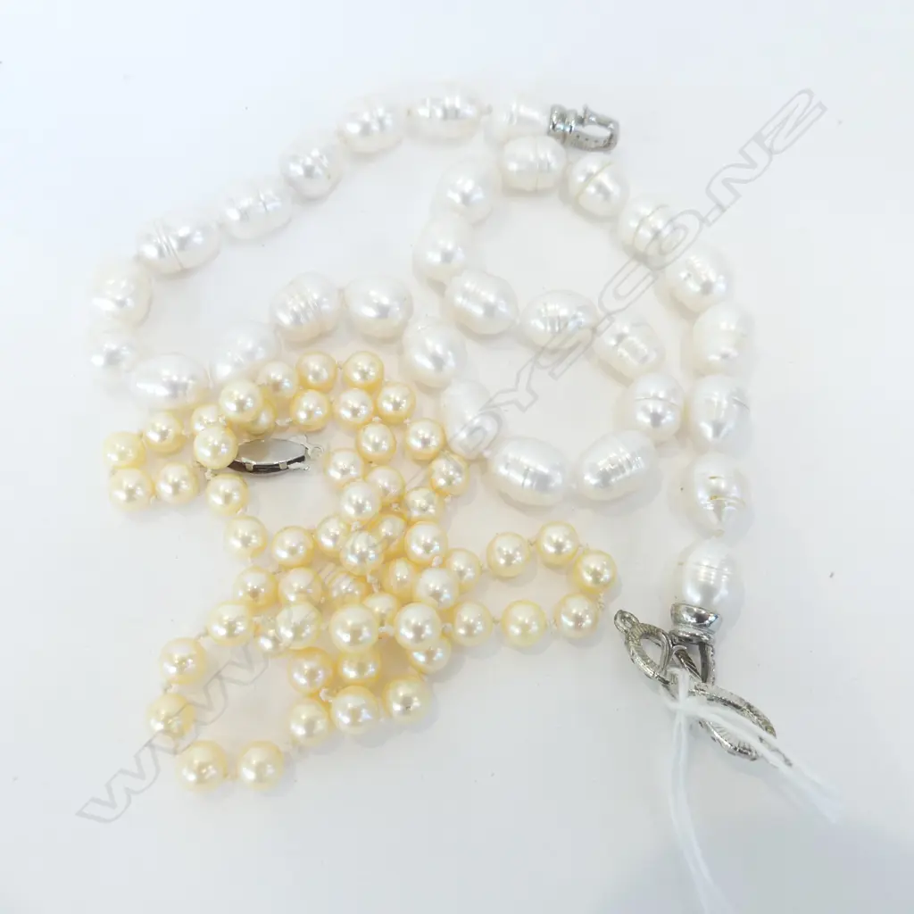 2 PEARL NECKLACES  Image 1++