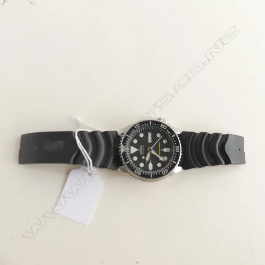SEIKO AUTO DIVERS WATCH WORKING. STRAP BROKEN (20295) Image 1++