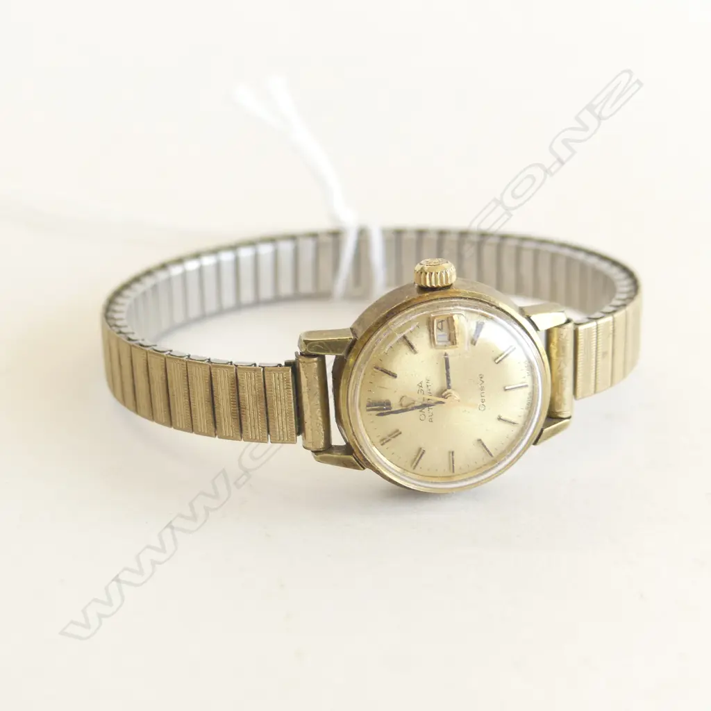 LADIES OMEGA GENEVE AUTOMATIC WRISTWATCH (WORKING) cracked and scratched glass Image 1++