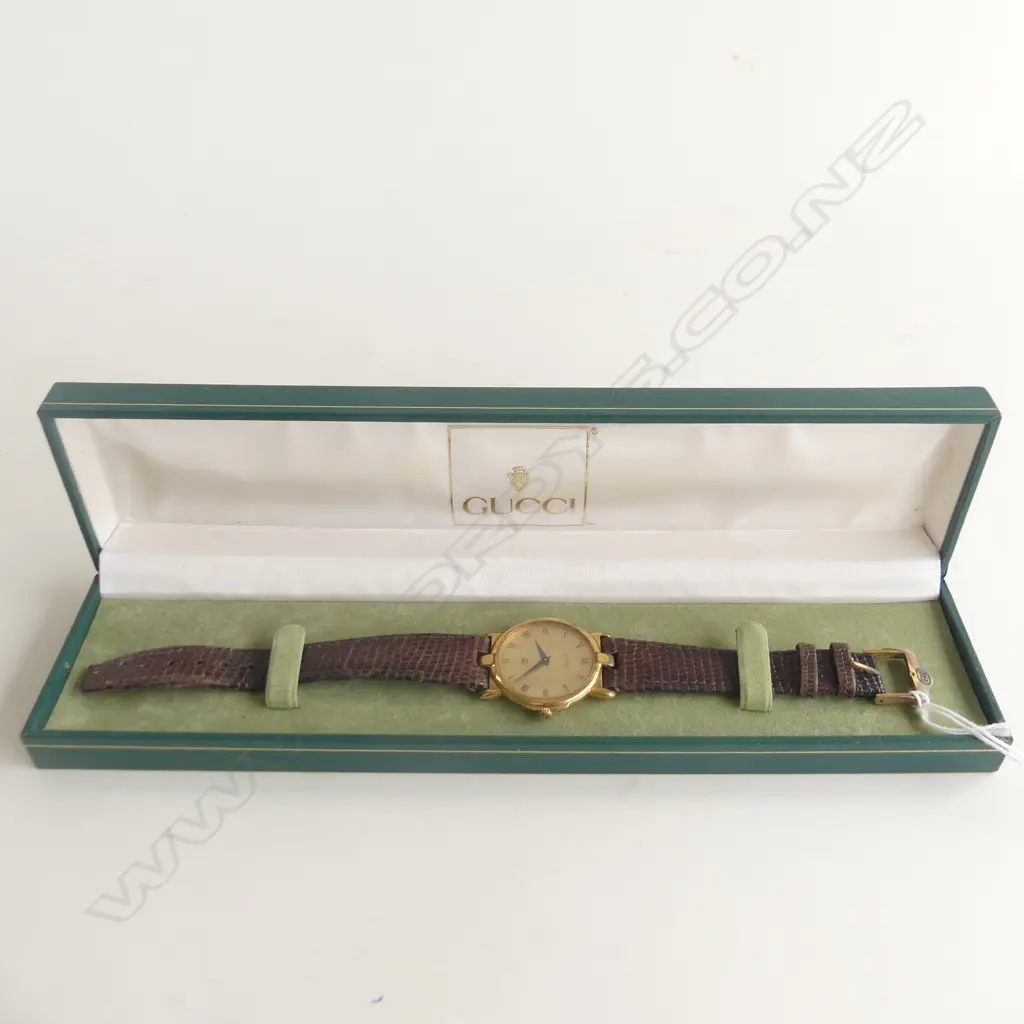 GUCCI WATCH, CASED - SHOWING WEAR Image 1++