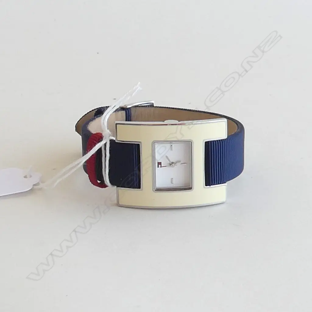TOMMY HILFIGER LADIES WRISTWATCH AS NEW BOXED Image 1++