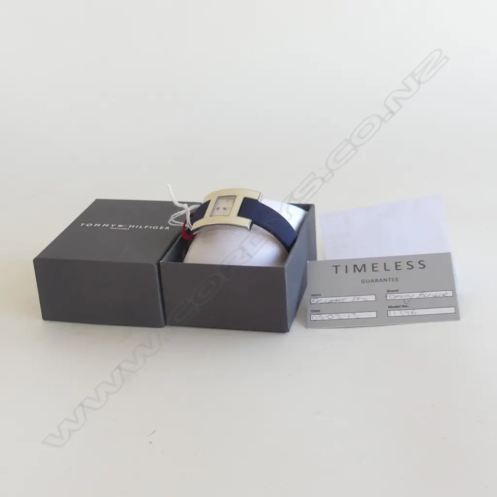 TOMMY HILFIGER LADIES WRISTWATCH AS NEW BOXED Image 1++