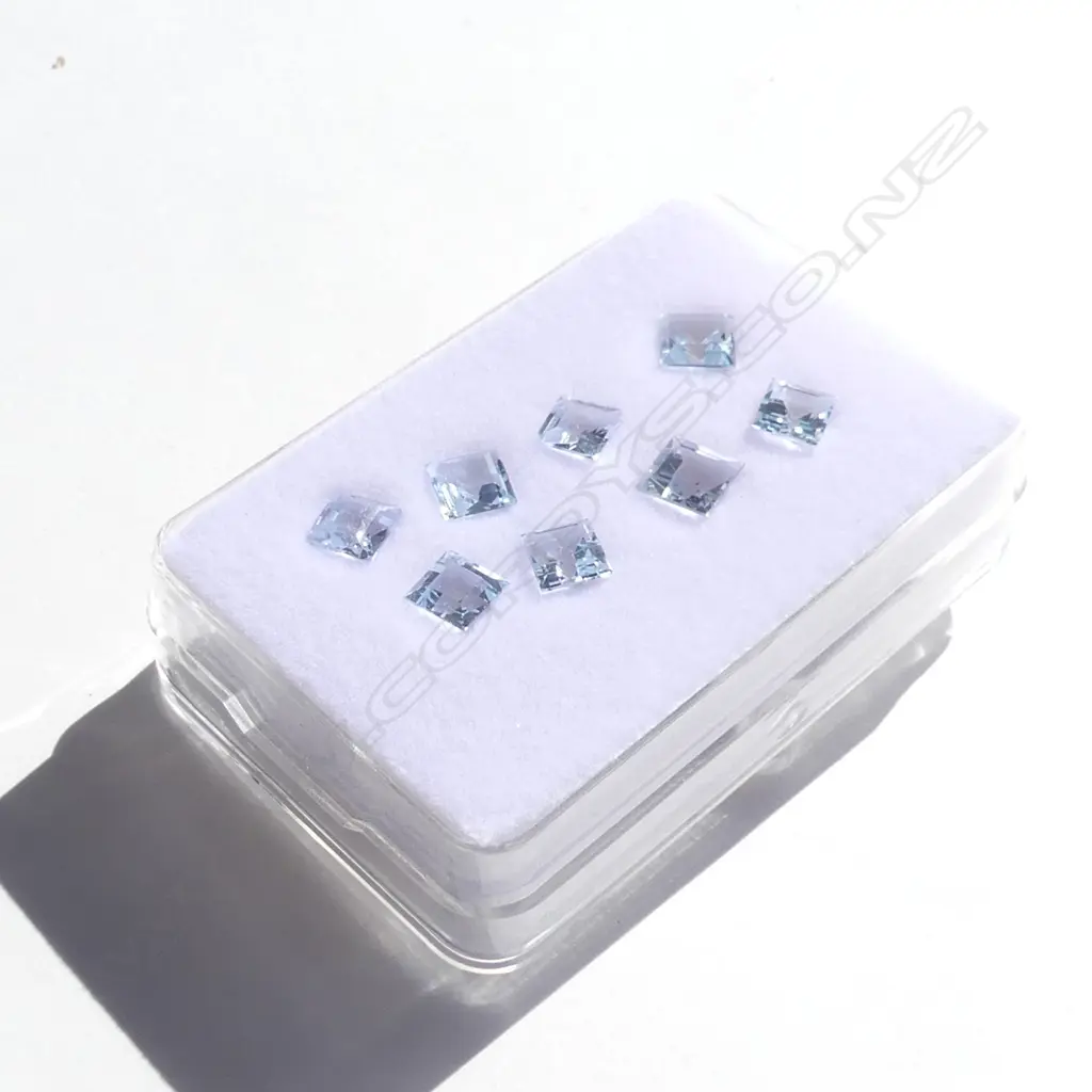 8 SQUARE AQUAMARINE STONES, 5CT Image 1++