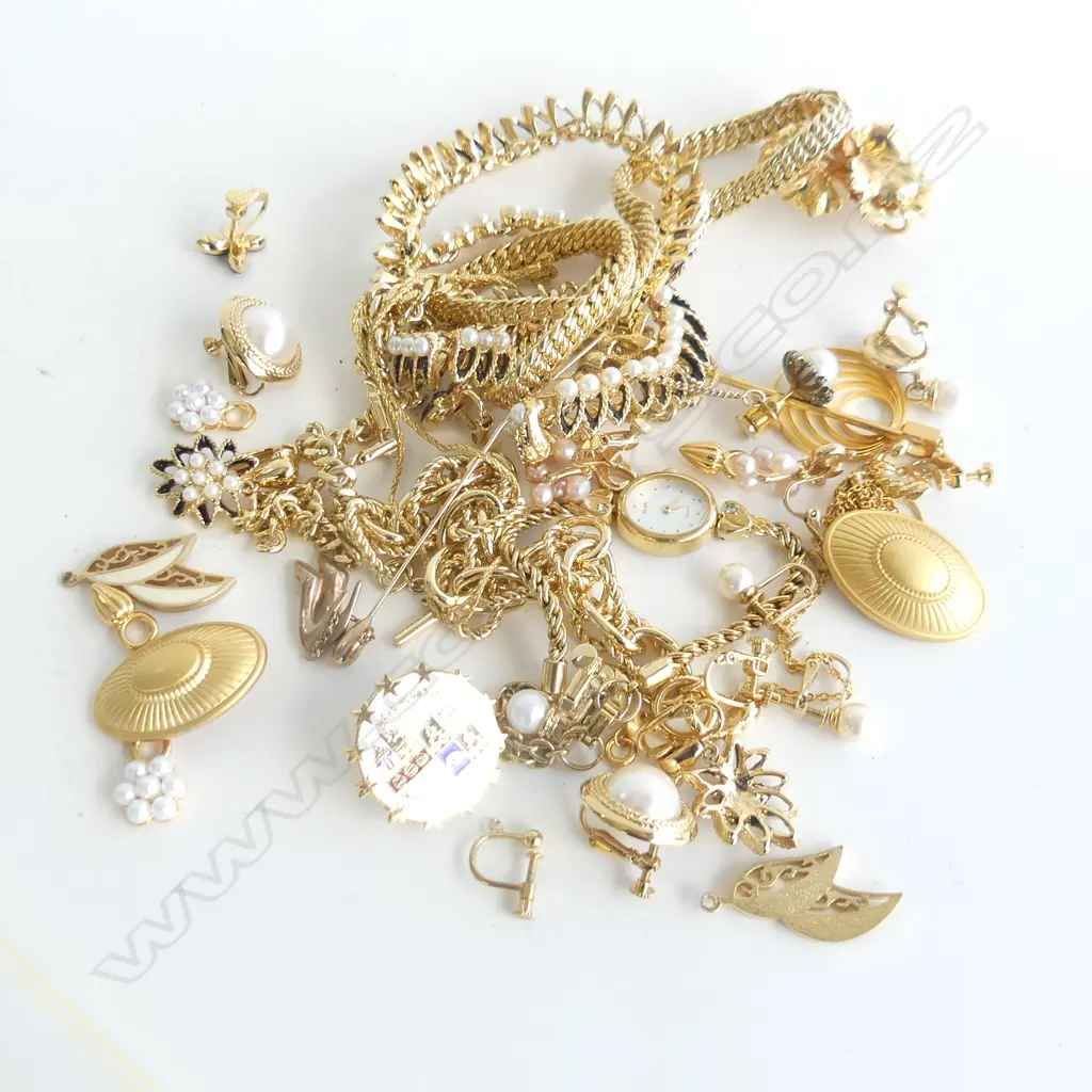 ASST. GOLD TONE COSTUME JEWELLERY; EARRINGS, NECKLACES ETC Image 1++