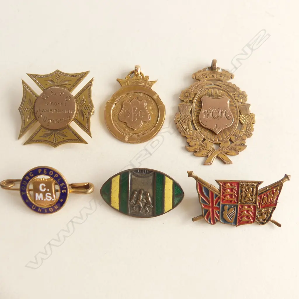 6 ASST VINTAGE MEDALS & BADGES INCL 3 9CT 19.9 GMS + C1915 MENS SINGLES MEDAL Image 1++
