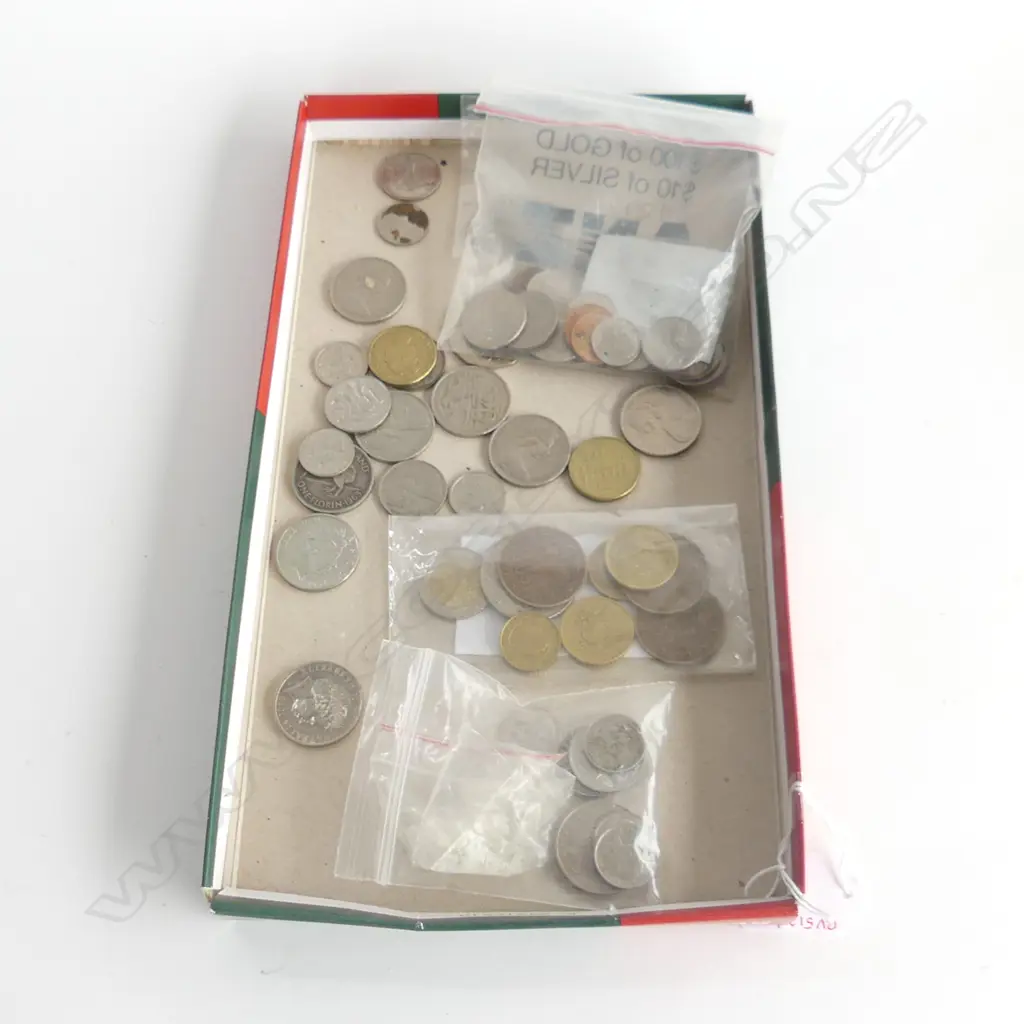 TRAY OF MIXED COINS & CHAIN AK20880 Image 1++
