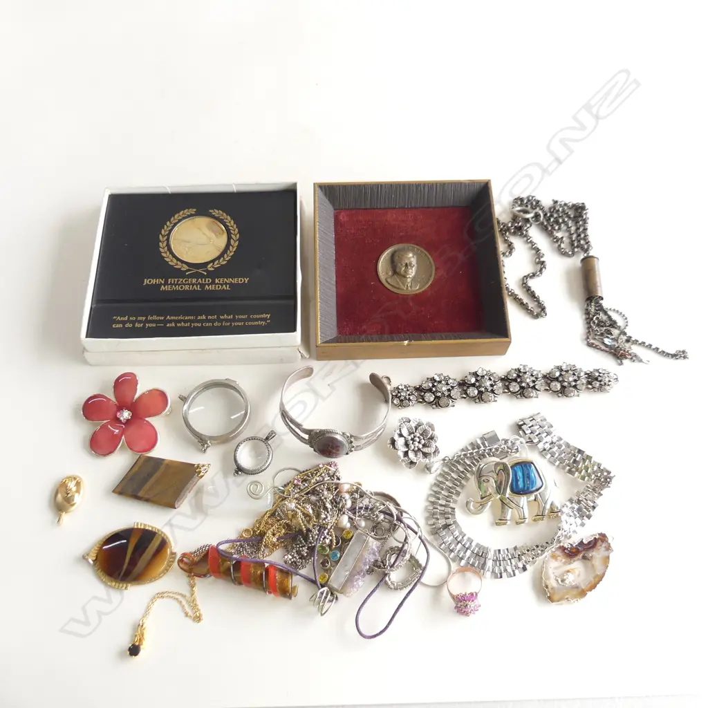 ASST. COSTUME JEWELLERY + JOHN F. KENNEDY MEDAL Image 1++