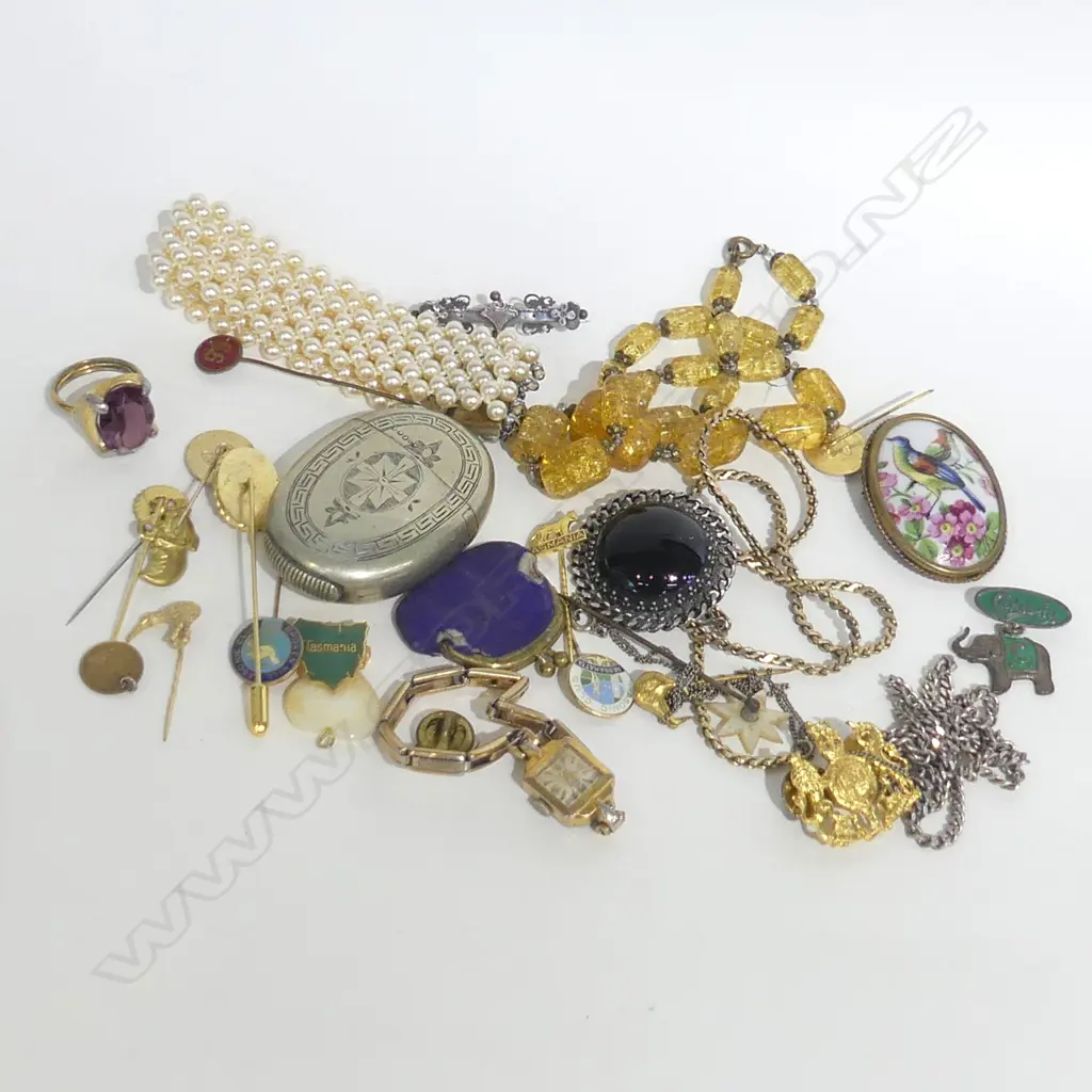 ASST. COSTUME JEWELLERY + VESTA Image 1++