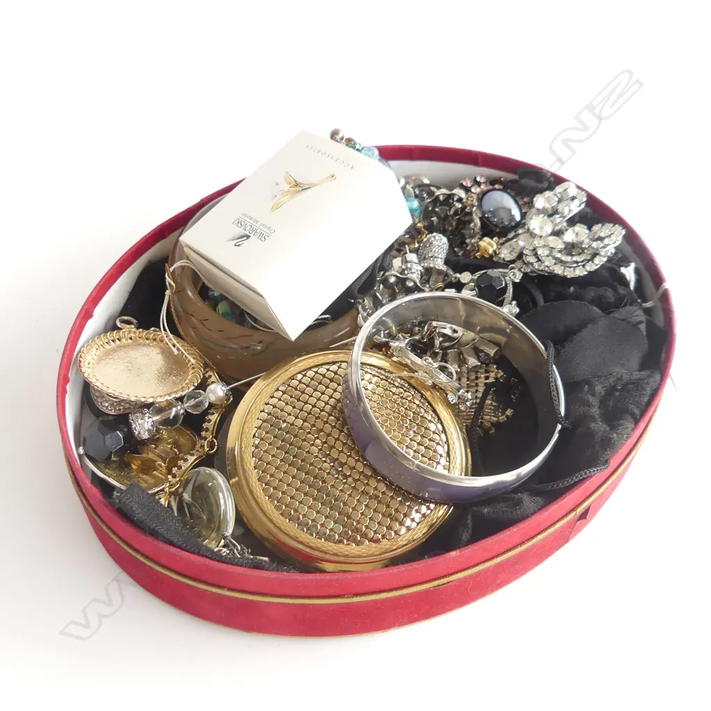 ASST. COSTUME JEWELLERY INCL. SWAROVSKI BROOCH, BOXED Image 1++