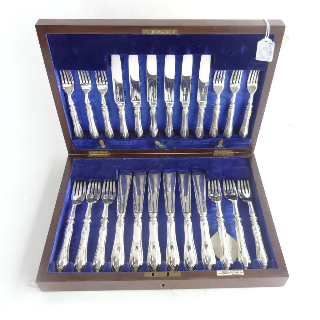 EARLY 20thC CASED SILVER PLATE FRUIT & FISH SERVICE w. KEY W.355mm Image 1++