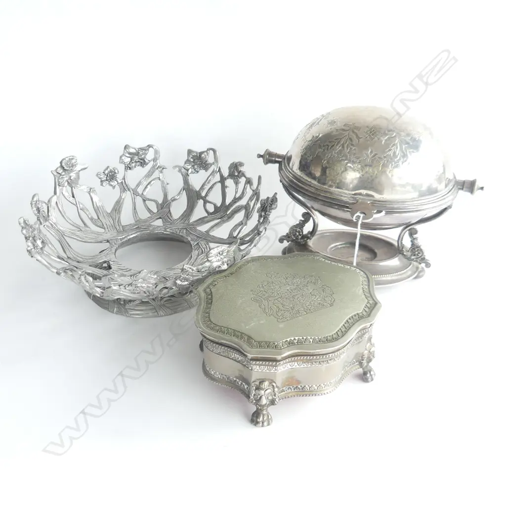 3 PCES; SILVER PLATE FOOD ROLLER DOME, JEWELLERY BOX, PEWTER DAFFODIL BOWL 230mm dia Image 1++
