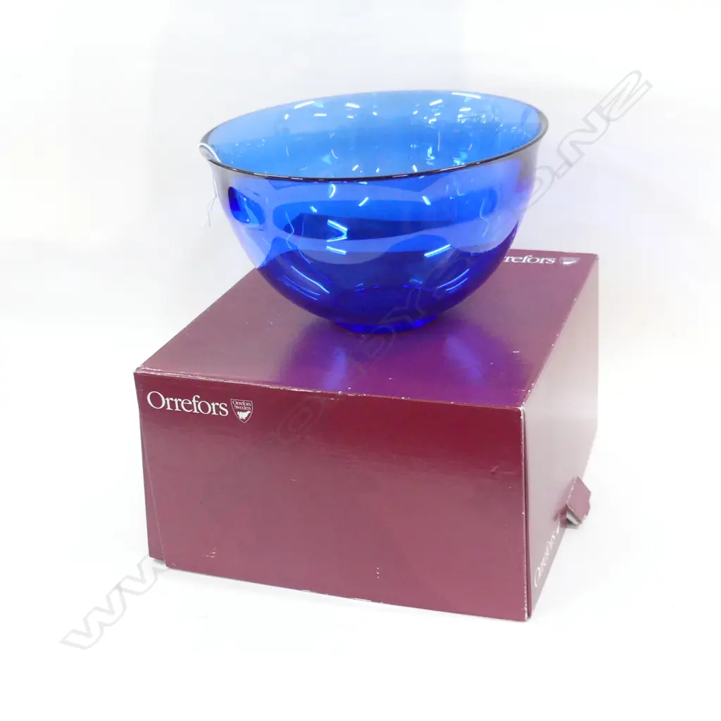 ORREFORS SWEDISH BLUE ART GLASS BOWL; 'JUPITER' BY LARS HELLSTEN 230mm dia Image 1++