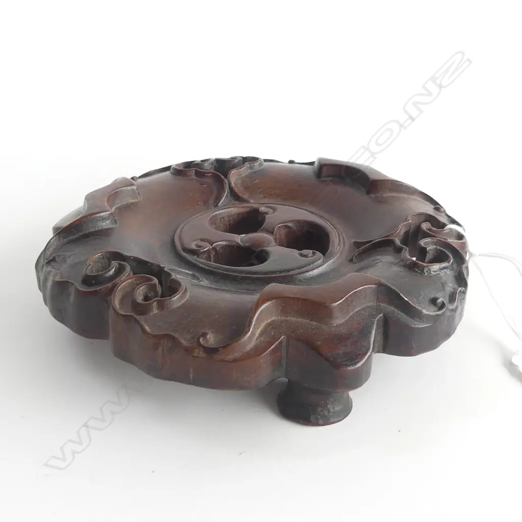 CHINESE ROSEWOOD CARVED STAND PIERCED. BAT FORMS, 3 LEGS Dia.140mm Image 1++