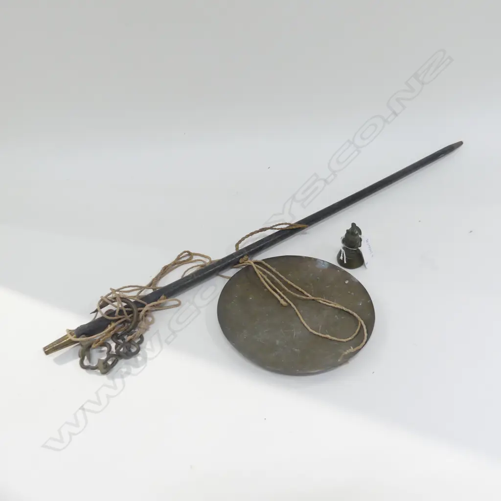 OLD ORIENTAL SCALE + BRASS CHICKEN WEIGHT + JAPANESE GOLD SCALES IN CARVED WOODEN FISH L.150mm  Image 1++