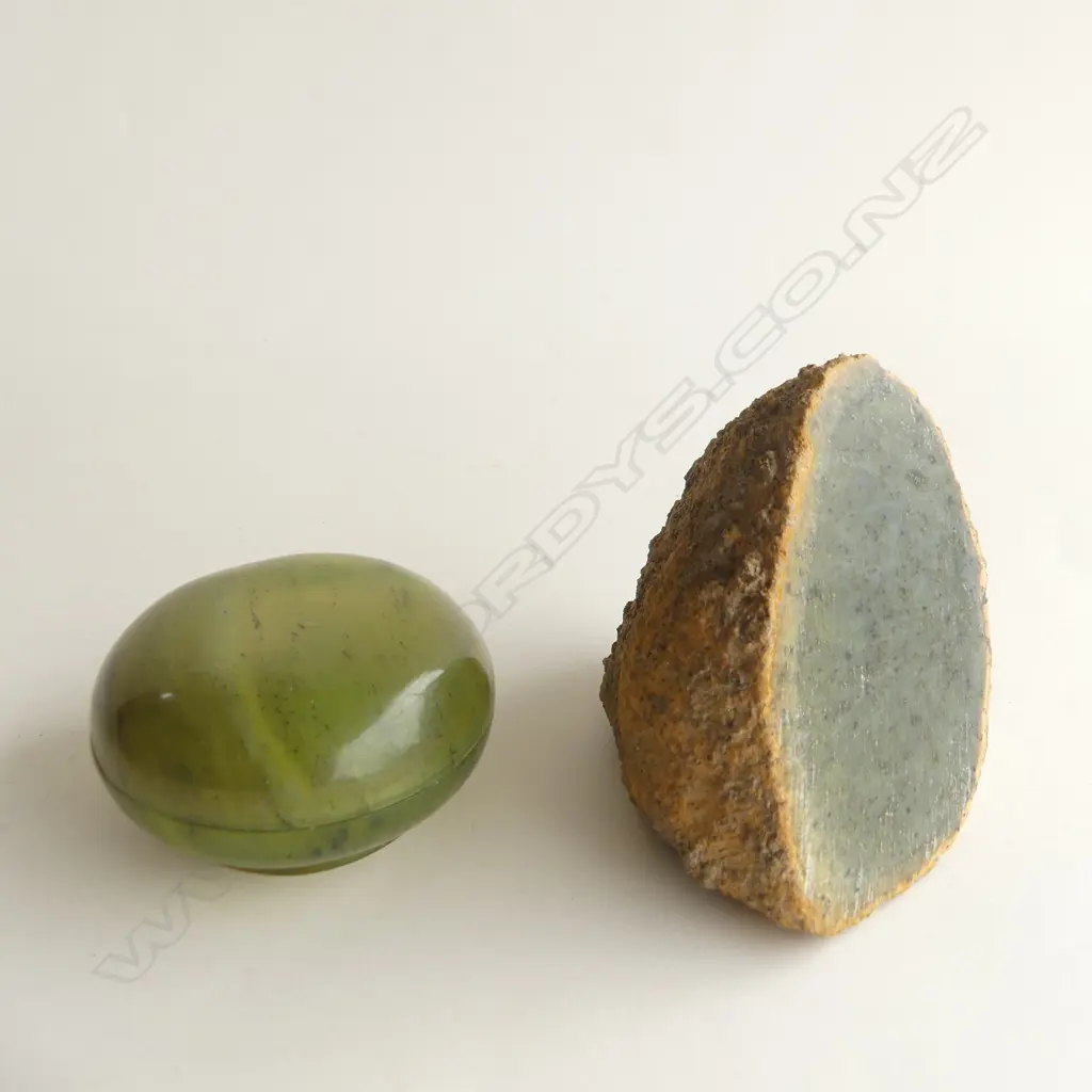 JADE SMALL LIDDED CONTAINER 65mm dia + HALF GREENSTONE? ROCK Image 1++