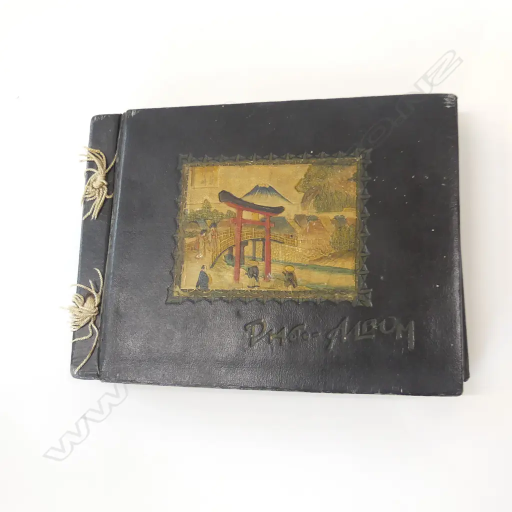 VINTAGE  PHOTO ALBUM, LEATHER BOUND, ORIENTAL SCENE COVER WITH B&W PHOTOS & POSTCARDS (21157) Image 1++