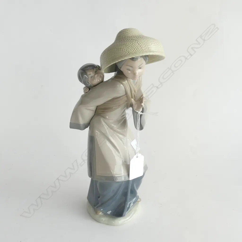LLADRO ORIENTAL WOMAN w. CHILD H.270mm Image 1++