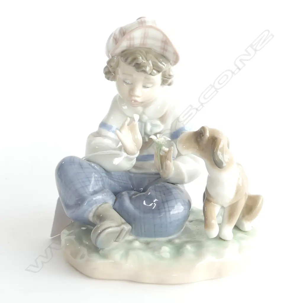 LLADRO BOY w. PUPPY H.130mm (chip on 1 petal) Image 1++
