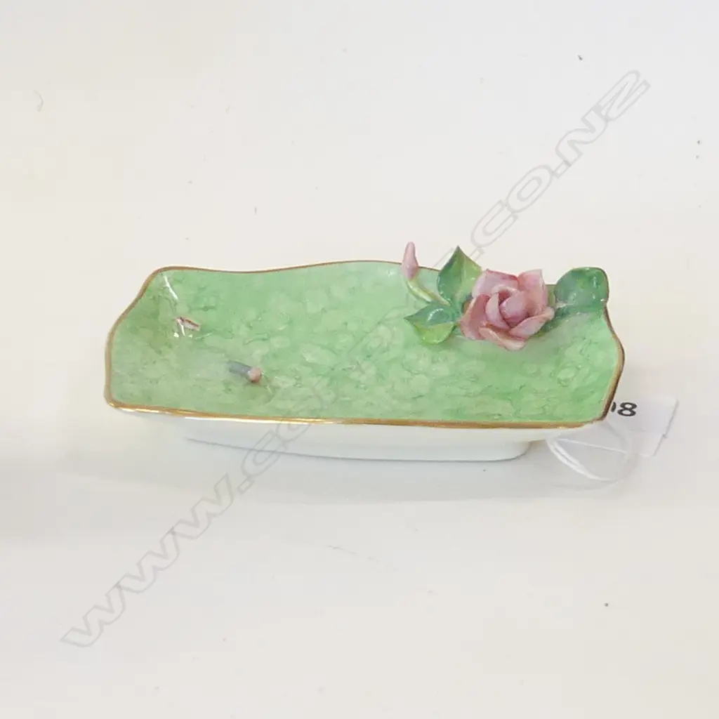 ROYAL WORCESTER SM PIN DISH - GREEN MOTTLED WITH APPLIED PINK ROSE & FOLIAGE, PINK STAMP 100 X 65MM(21151) A/F Image 1++