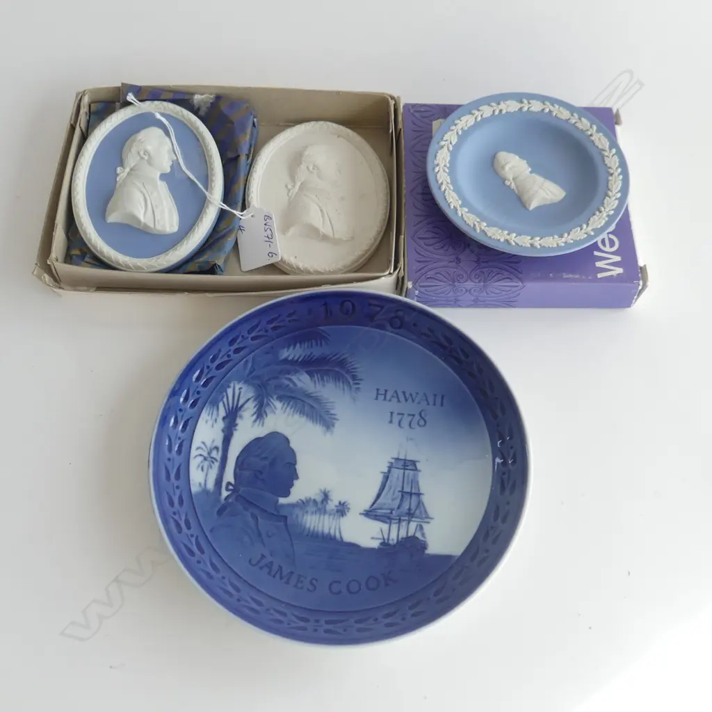 4 CAPTAIN JAMES COOK PLAQUES & PLATE: 2 WEDGWOOD & 1 R/COPENHAGEN Image 1++
