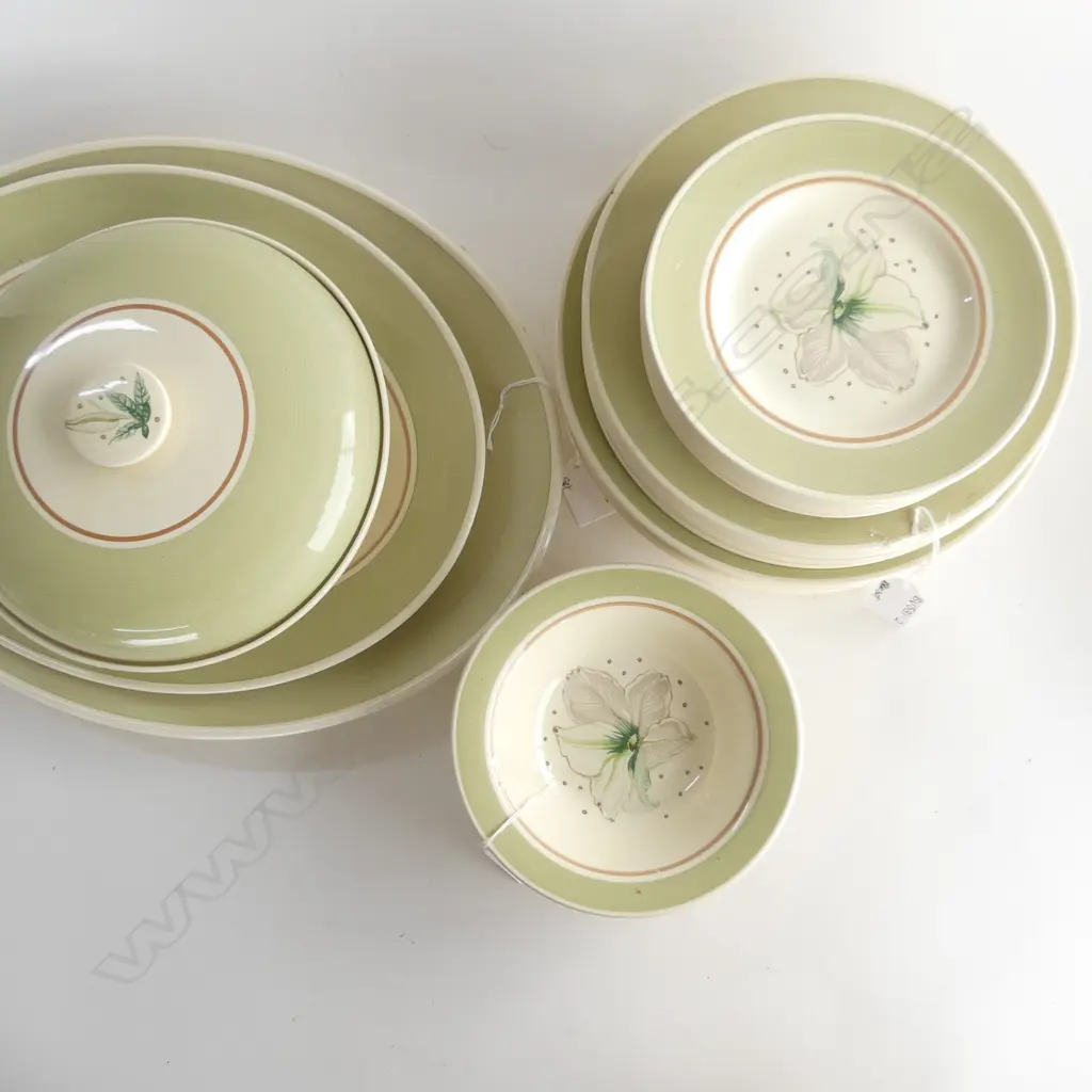 SUSIE COOPER ORCHID PATTERN PART DINNER SET; 8 PLACE SETTING .... Image 1++