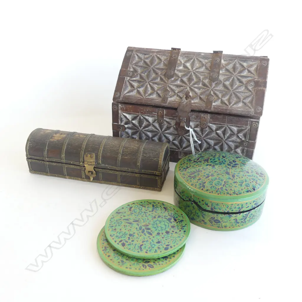 3 INDIAN / ORIENTAL PCES; LACQUERED COASTER SET + 2 LIDDED WOODEN BOXES L.200mm  Image 1++