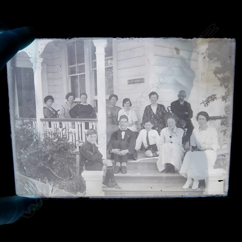 8 EARLY 20thC GLASS PHOTOGRAPHIC PLATES; FAMILY SHOTS Image 1++