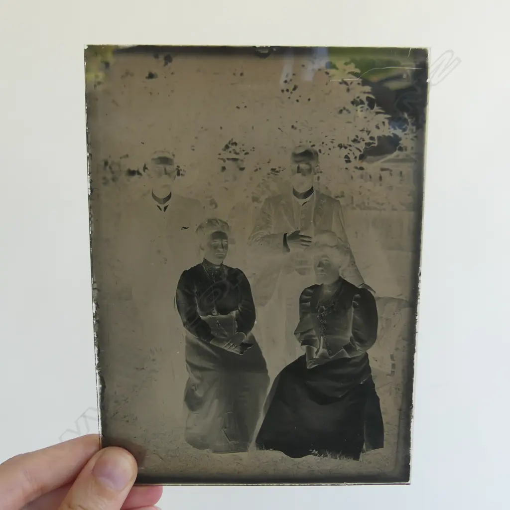 8 EARLY 20thC GLASS PHOTOGRAPHIC PLATES; FAMILY SHOTS Image 1++