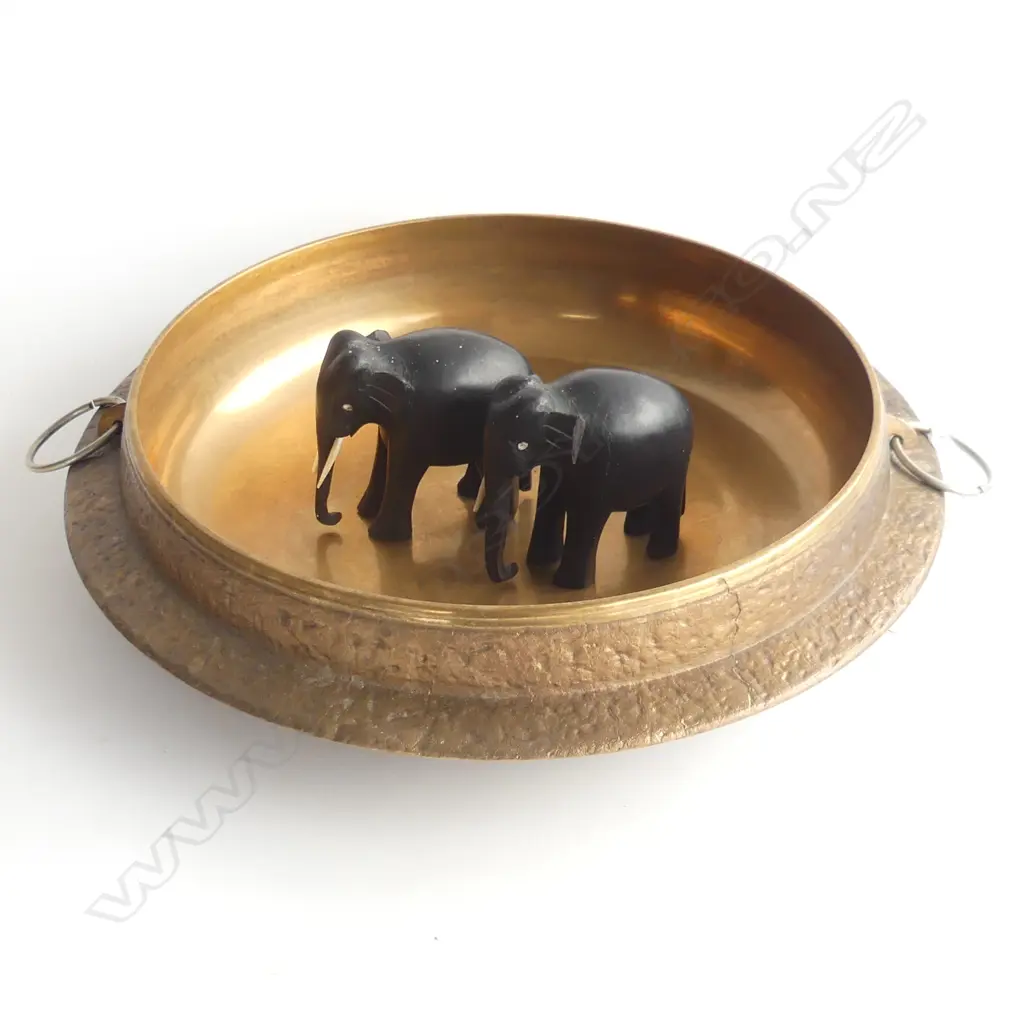 BRASS DISH 300mm dia + PR EBONY ELEPHANTS H.75mm Image 1++