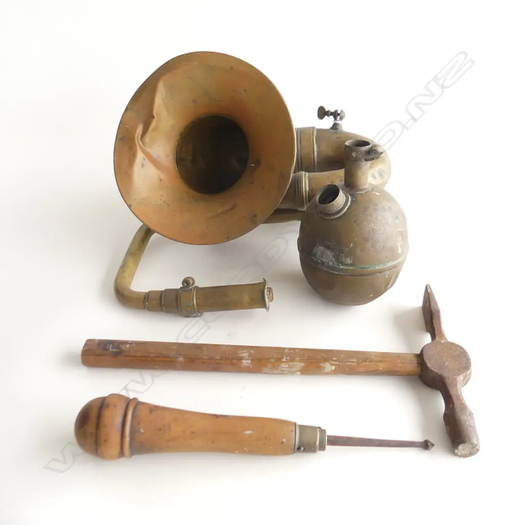 4 VINTAGE PCES; BRASS CAR HORN, CANISTER, HAMMER & MULTI TOOL L.230mm Image 1++