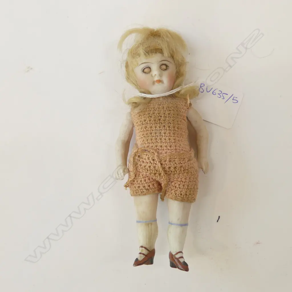 VINTAGE MINIATURE DOLL BLONDE WIG Image 1++