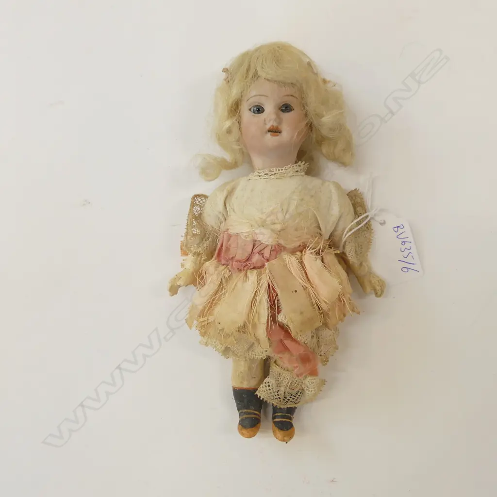 VINTAGE PORCELIAN BLONDE WIG ORIGINAL VICTORIAN CLOTHES AF Image 1++