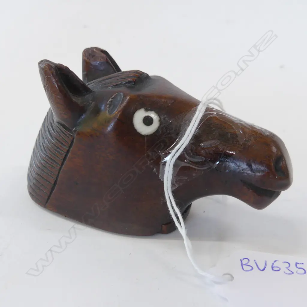 TREEN SNUFF BOX HORSE HEAD  Image 1++