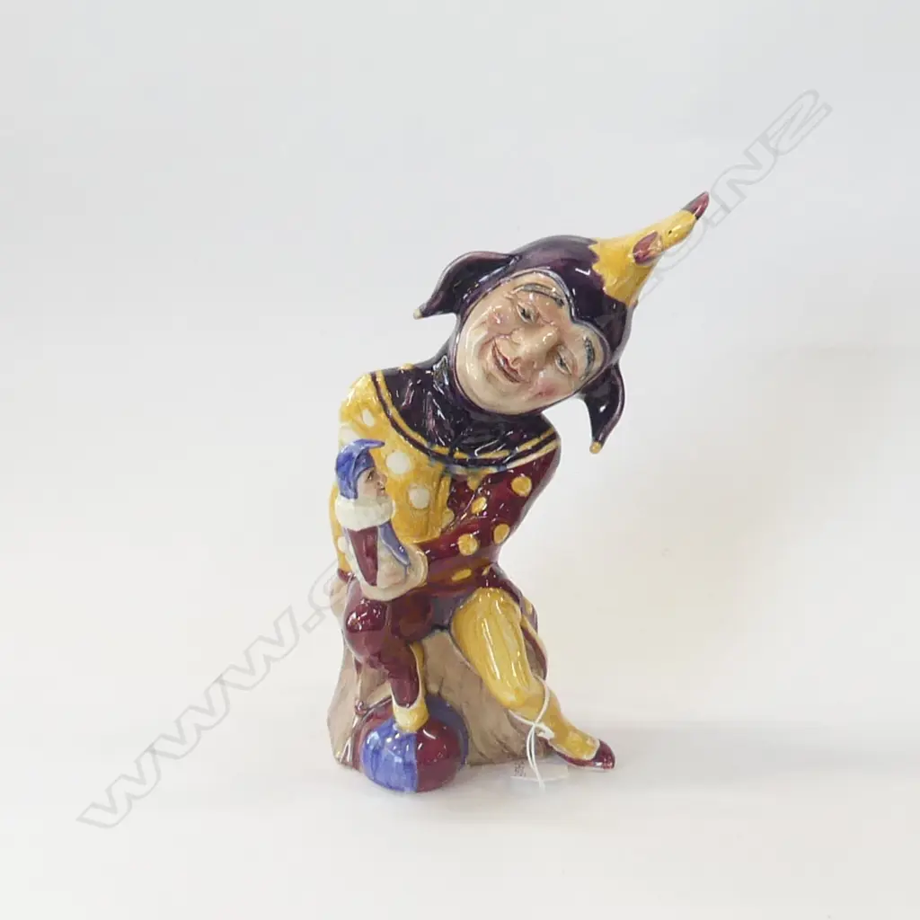 SHORTER & SON COURT JESTER JUG, H. 260MM Image 1++