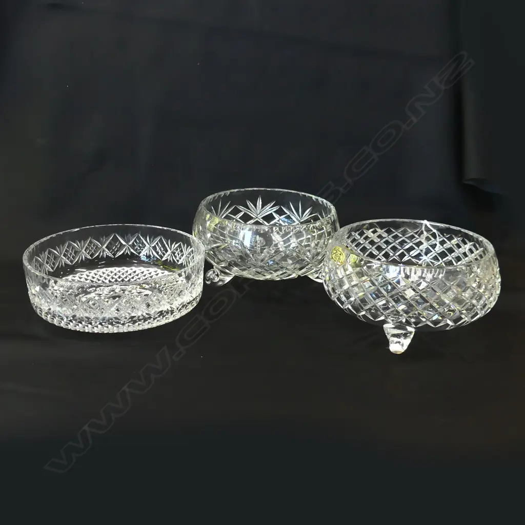 3 CUT CRYSTAL DESSERT BOWLS  Image 1++