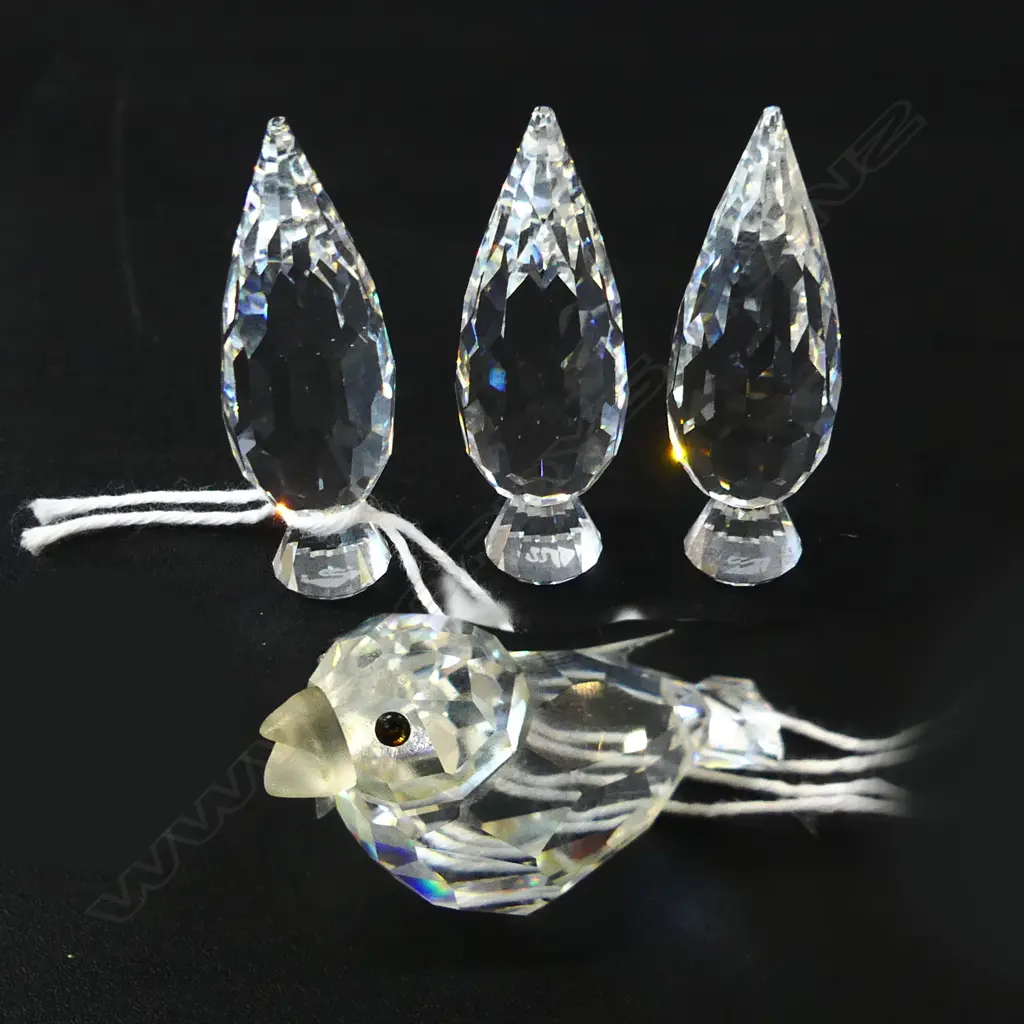 SM SWAROVSKI BIRD + 3 SM FIR TREES. BOTH IN ORIGINAL BOXES  Image 1++