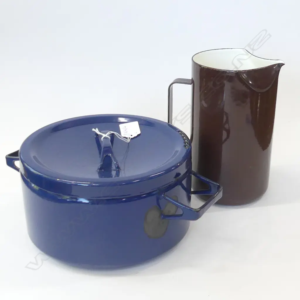 2 ARABIA FINEL ENAMEL ITEMS, MADE IN FINLAND, 1 BLUE CASSEROLE & 1 BROWN JUG Image 1++