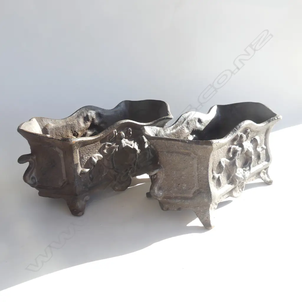 PR CAST IRON PLANTERS 285 X 1409MM Image 1++