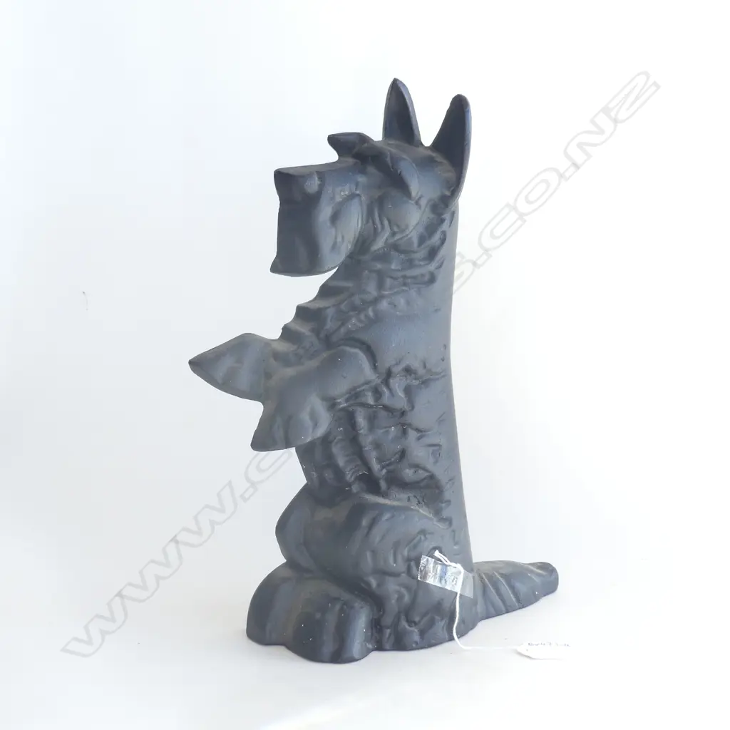 LARGE BLACK CAST IRON SCOTTIE DOG DOOR STOPPER H. 360MM Image 1++