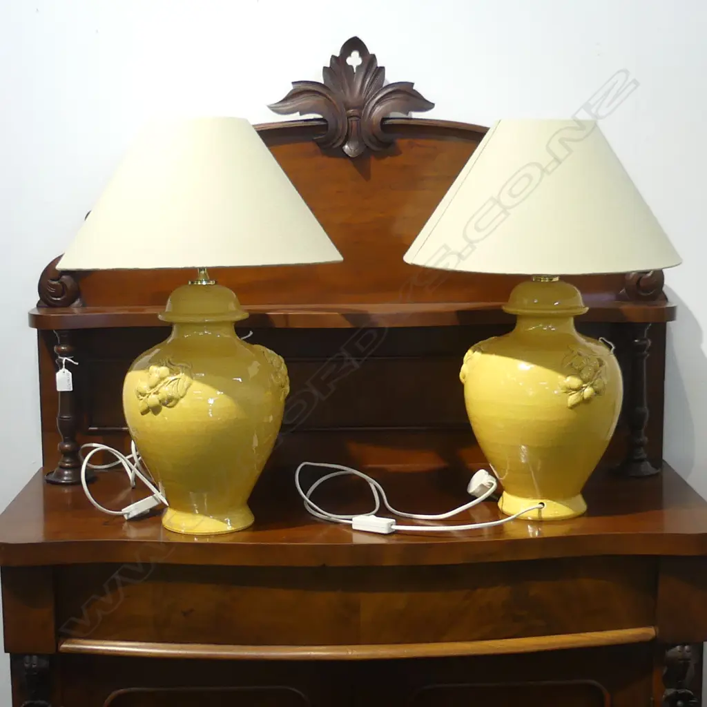 PAIR  CERAMIC TABLE LAMPS 36CM IN HEIGHT Image 1++