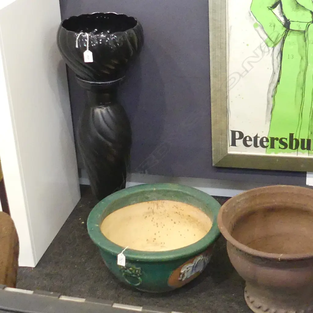  BLACK JARDINIERE ON PEDESTAL COLUMN + CHINESE LGE GARDEN POT Image 1++