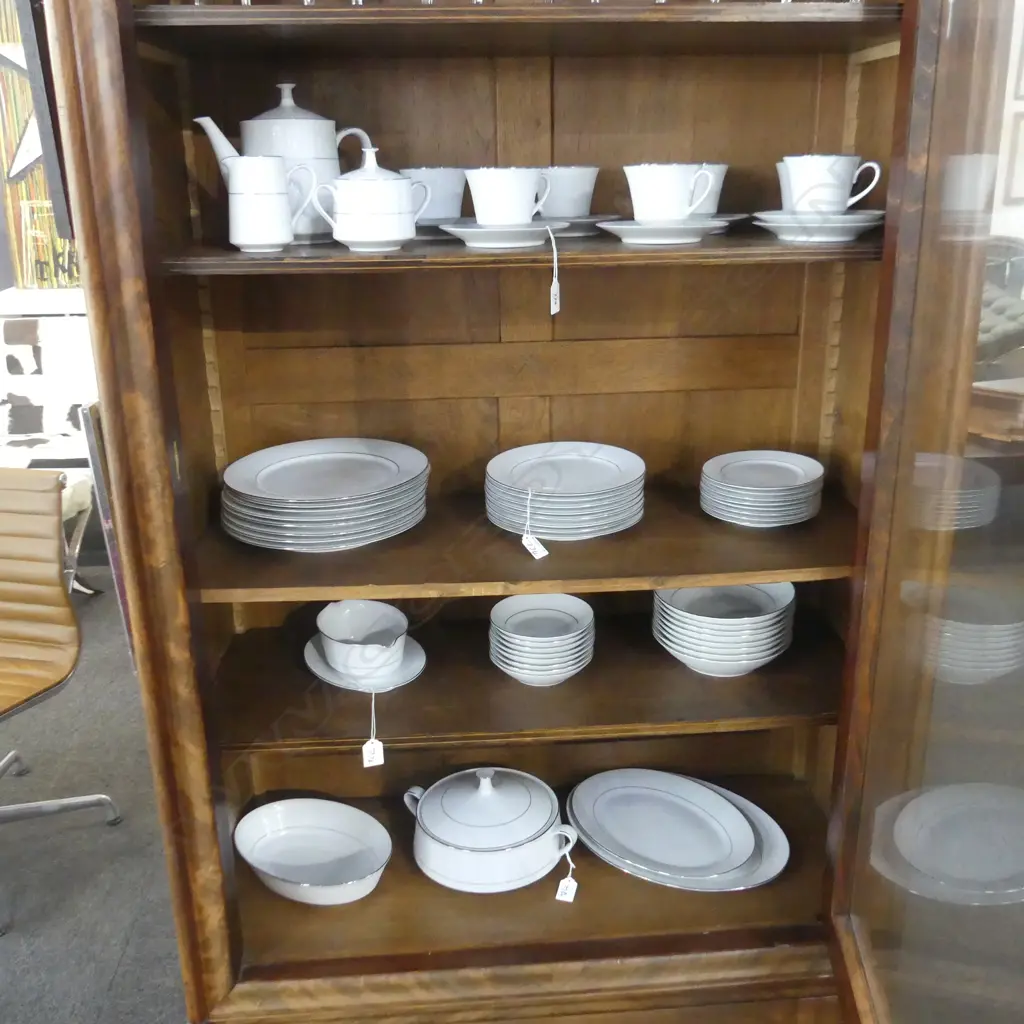 NORITAKE 'TAHOE' DINNER SERVICE; 8 PLACE SETTING INCL TEAPOT, SERVING DISHES ETC.. Image 1++